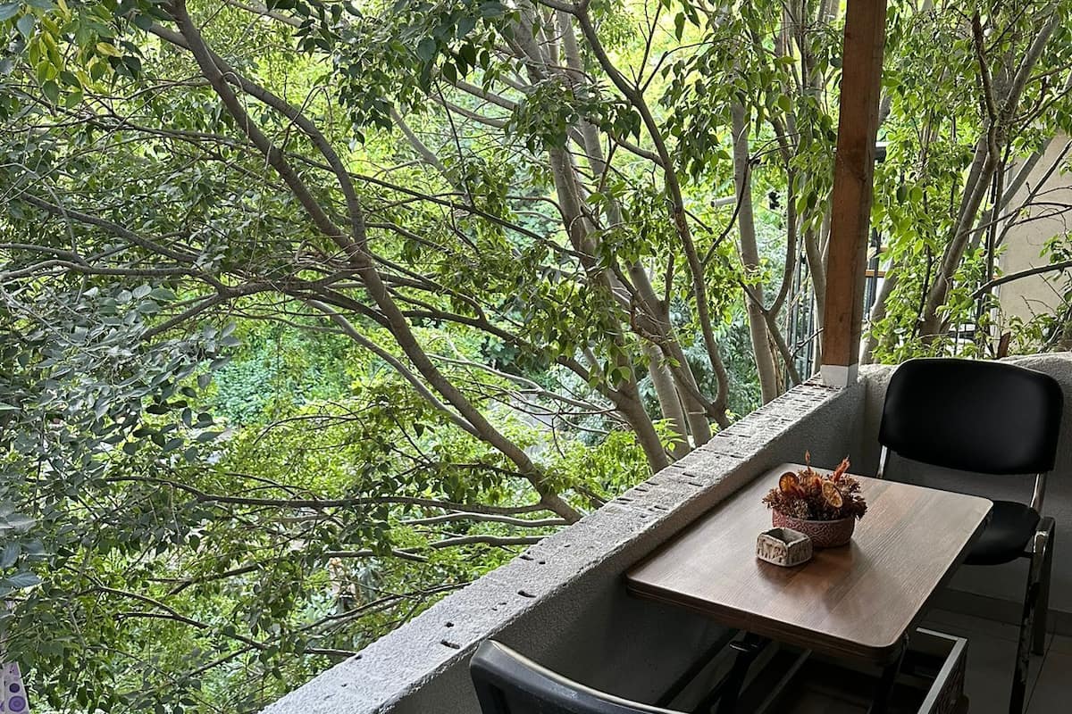 Ropa de cama de alta calidad, minibar y escritorio