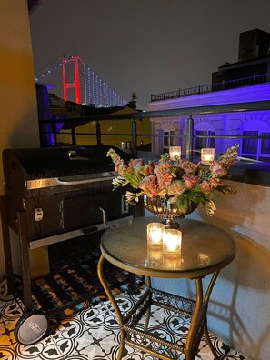 尊爵套房 | 高級寢具、迷你吧、書桌、筆電工作空間