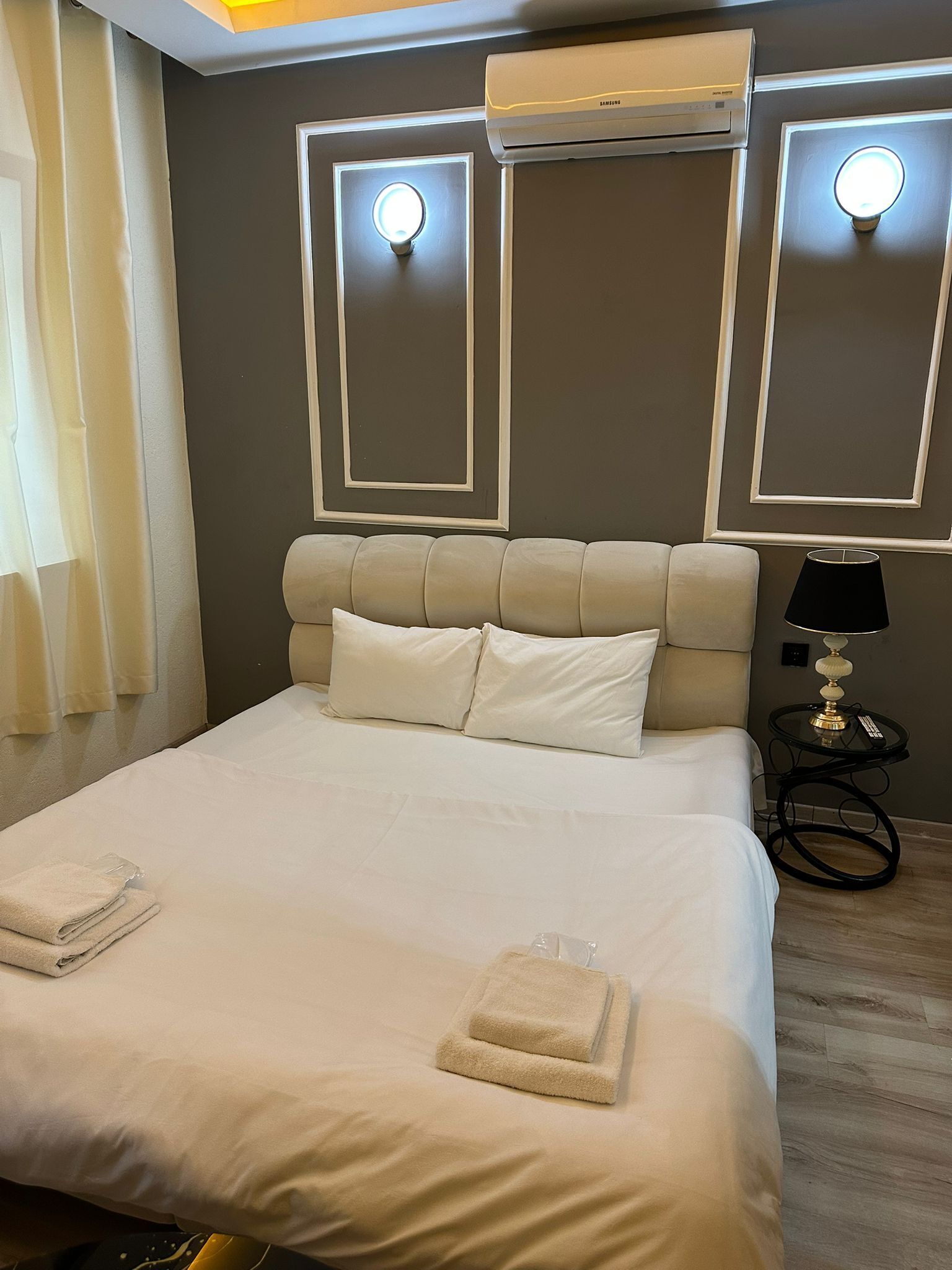 Ropa de cama de alta calidad, minibar y escritorio 