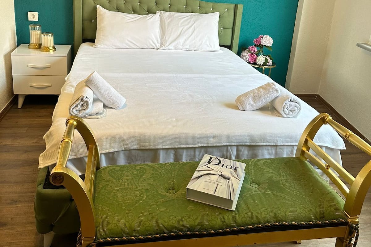 Roba de llit d'alta qualitat, minibar i escriptori