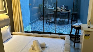 Ropa de cama de alta calidad, minibar y escritorio