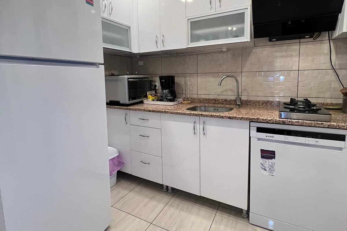 Ropa de cama de alta calidad, minibar, escritorio