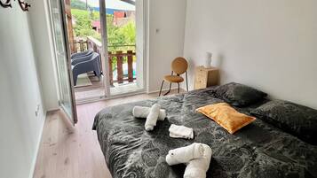 2 slaapkamers, een strijkplank/strijkijzer, wifi, beddengoed