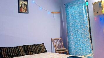 2 bedrooms, desk, iron/ironing board, WiFi