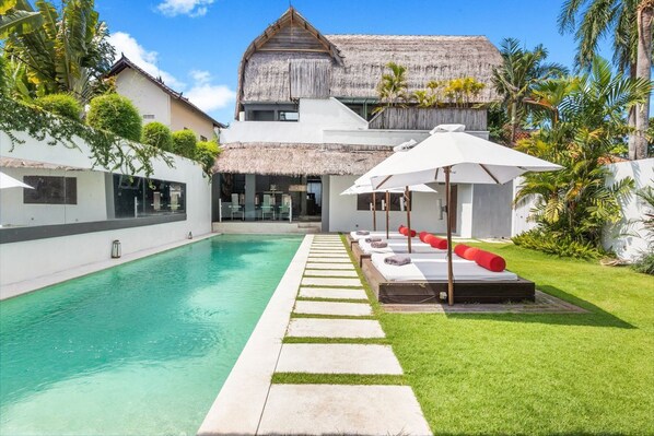 Pool - Villa Kuta - Four Bedroom Villa, Sleeps 8 (Kerobokan Kelod)