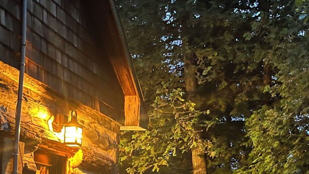 Exterior detail - New 2-bedroom cottage in Bancroft Ontario, fully renovated on the lake (MONT)