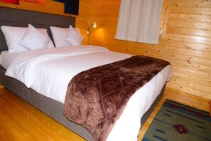 3 bedrooms, iron/ironing board, WiFi, bed sheets - Severine Cottages and Lounge Ltd / Three-Bedroom Chalet (Nairobi)