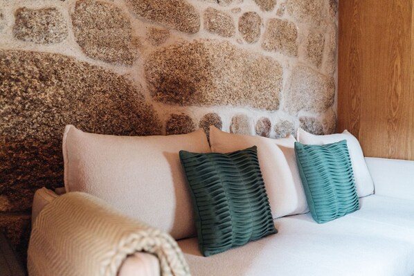 Interior - a small, very elegant and cosy studio loft of almost 14m2 (Sortelha)