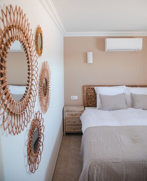 5 habitaciones, tabla de planchar con plancha y cuna de viaje
