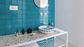 Dusche, Haartrockner, Bidet, Handtücher