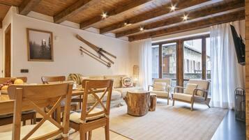 Televisión y chimenea