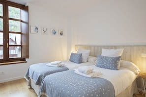 3 bedrooms, iron/ironing board, Internet, bed sheets