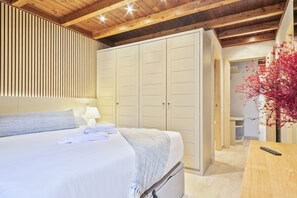 3 bedrooms, iron/ironing board, Internet, bed sheets