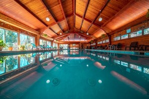 Piscina coperta, una piscina riscaldata