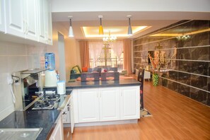 Private kitchen - 2bedroom Apartment in Kilimani Ngong road, Nairobi
(Nairobi)