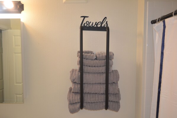 Bathroom - Stylish Condo Near Clearwater's Beach (Clearwater)