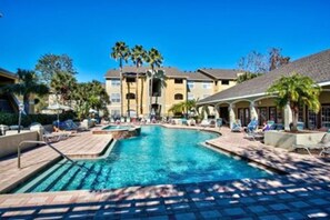 Outdoor pool - Stylish Condo Near Clearwater's Beach (Clearwater)