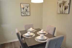 Dining room - Stylish Condo Near Clearwater's Beach (Clearwater)