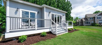 Charming  2-bedroom house with AC, WiFi with mountain and lake views!