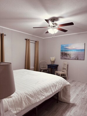 3 bedrooms, iron/ironing board, WiFi, bed sheets - K & M Suite is a brand-new home in a peaceful, quiet neighborhood. (Wabash)
