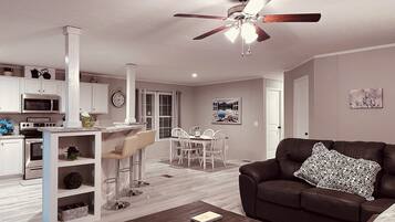 Een smart-tv en een open haard