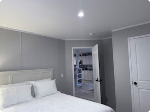 3 habitaciones, tabla de planchar con plancha, wifi y ropa de cama 