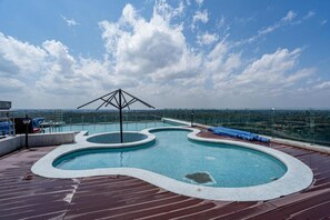 Pool - Donyo Park Two Bedroom Apartment, Swimming pools, gym, workspace (Nairobi)