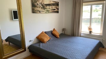 2 Schlafzimmer, Schreibtisch, Bügeleisen/Bügelbrett, kostenloses WLAN