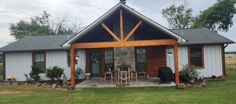 The home between 2 lakes! Charming 3-bedroom house with AC, WiFi, and much more!