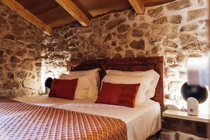 1 chambre, fer et planche à repasser, accès Internet