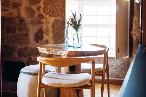 a cosy contemporary one-bedroom studio unit with 31 m2