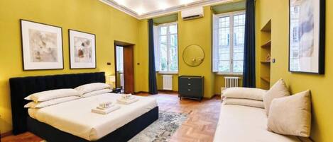 3 Schlafzimmer, Schreibtisch, Bügeleisen/Bügelbrett, Reisekinderbett