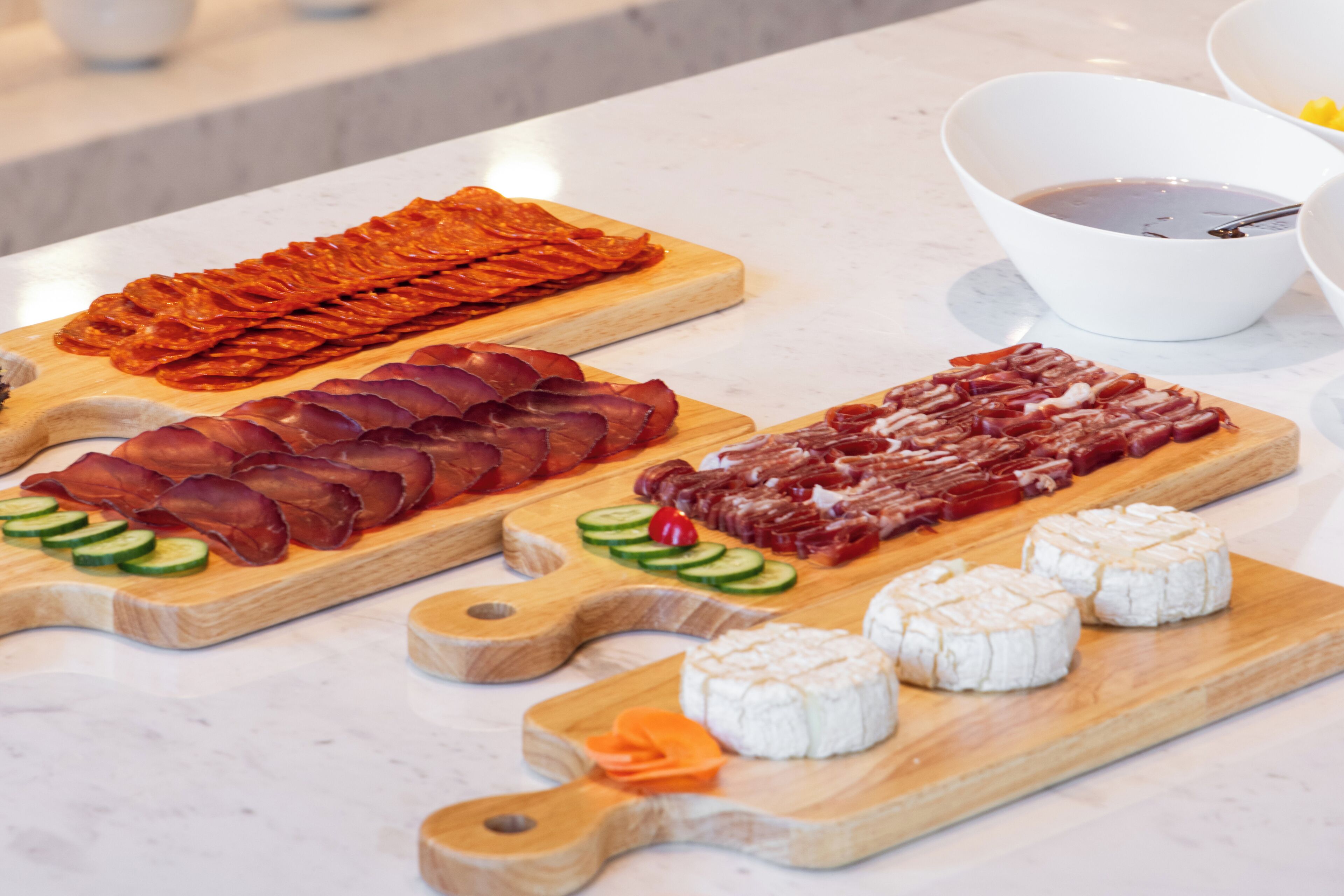 Daily buffet breakfast (CNY 88 per person)