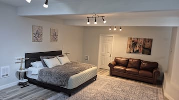 3 chambres, fer et planche à repasser, Wi-Fi, draps fournis