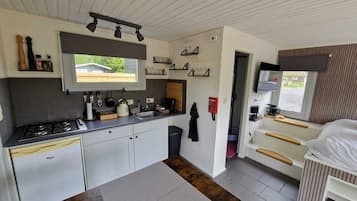 Fridge, microwave, stovetop, coffee/tea maker