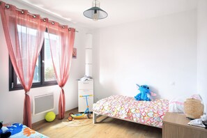 3 habitaciones, tabla de planchar con plancha y wifi gratis