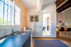 Réfrigérateur, micro-ondes, four, lave-vaisselle