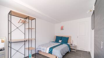 1 habitación, tabla de planchar con plancha, wifi gratis y ropa de cama