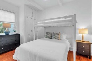 2 habitaciones, tabla de planchar con plancha, wifi y ropa de cama 