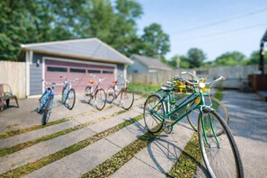 Property grounds - Hot Tub Escape in Broad Ripple: Bike the Monon, Walk to Shops, Pet Friendly! (Indianapolis)