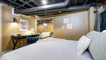 2 chambres, bureau, fer et planche Ă repasser, lit parapluie