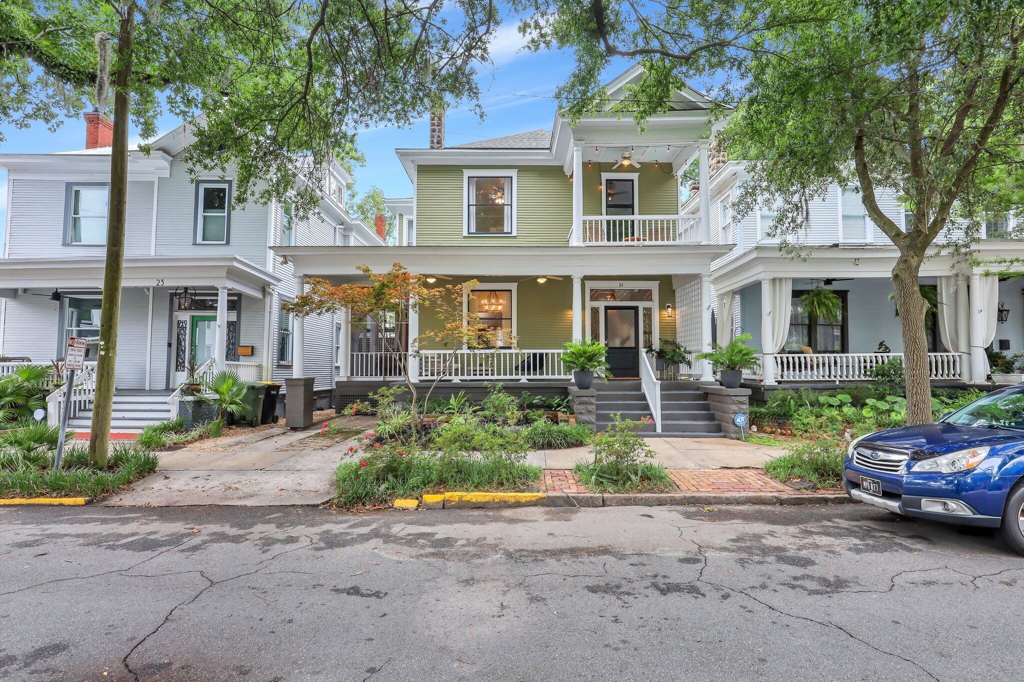 Luxury Rental, walking distance to dining, parking!