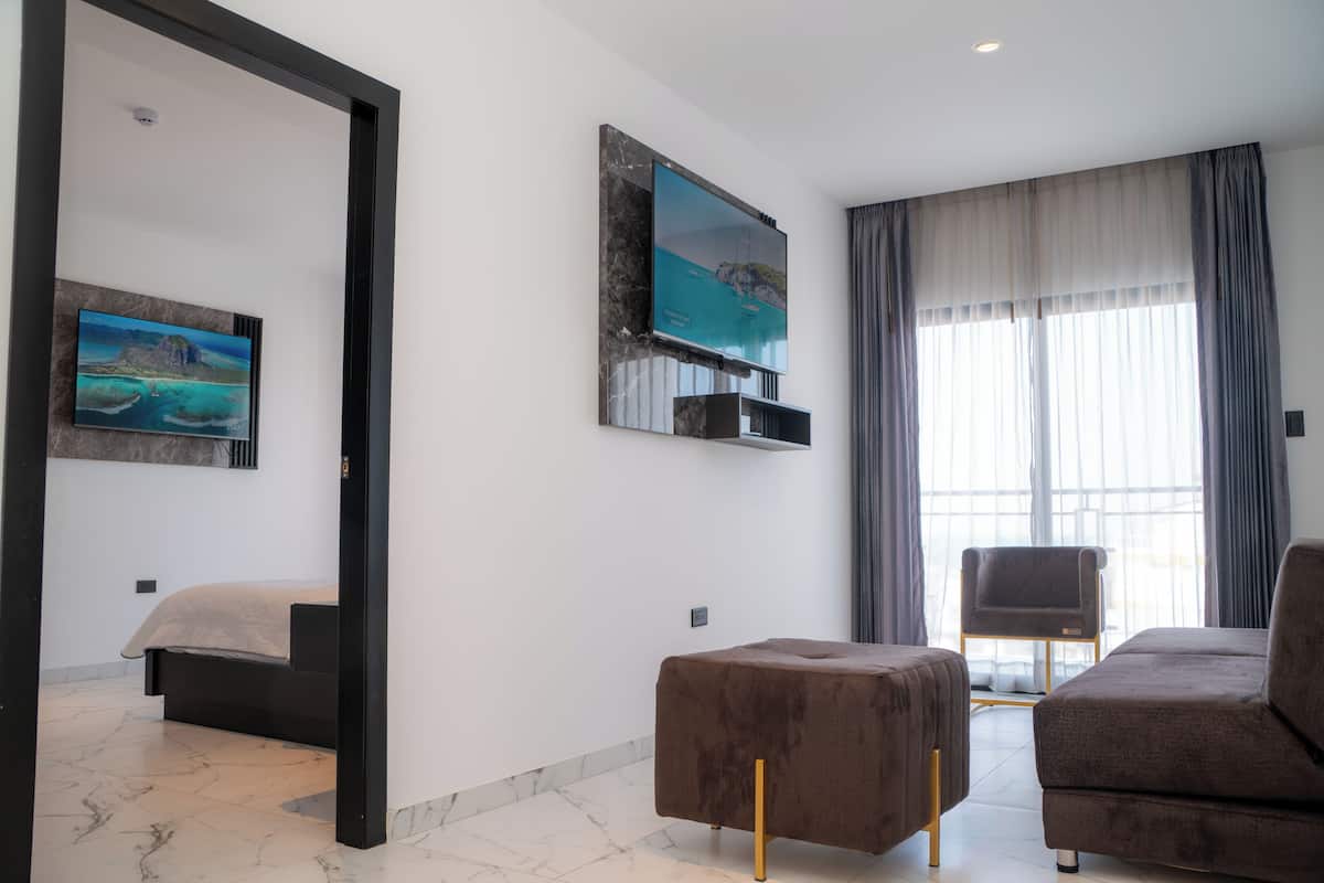 Suite monolocale Deluxe | Tende oscuranti, insonorizzazione, ferro/asse da stiro, Wi-Fi gratuito