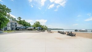 Exterior - Sunset View Studio Condo The Shores 5587 (Williamsburg)