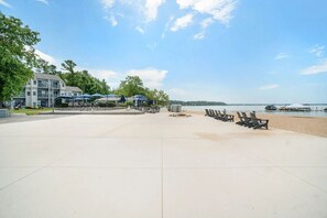 Exterior - Sunset View Studio Condo The Shores 5587 (Williamsburg)