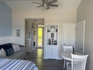 Living area - Sunset View Studio Condo The Shores 5587 (Williamsburg)