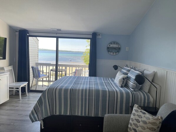 Deluxe Condo, Lake View - Sunset View Studio Condo The Shores 5587 (Williamsburg)