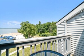 Deluxe appartement, uitzicht op meer | Uitzicht vanaf balkon