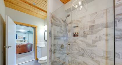 Peaceful Warrenville Home: 1 Mi to Herrick Lake!