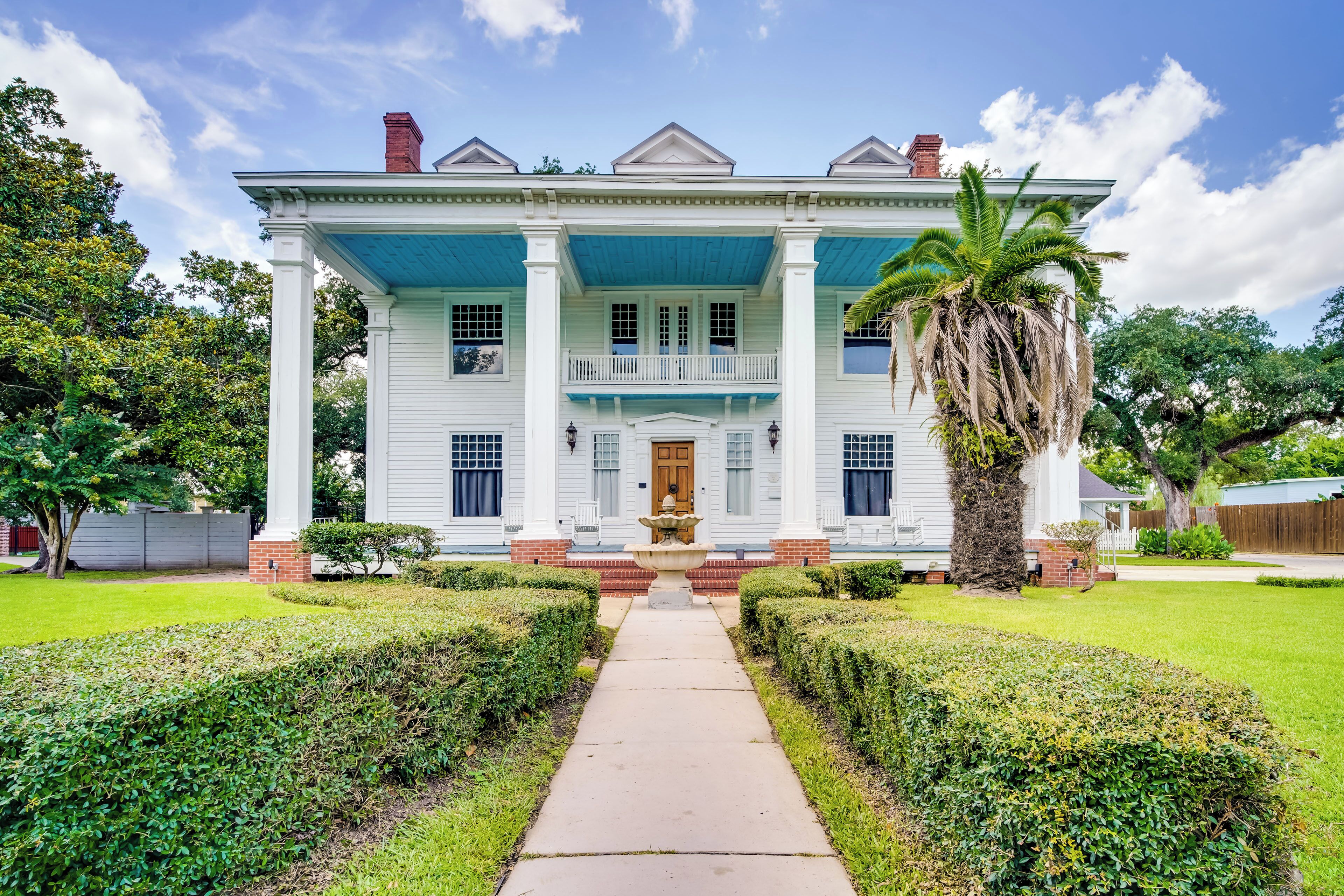 Historic Lake Charles Estate: Walk to Downtown!